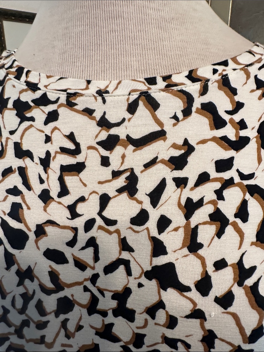 NINE WEST Soft Spun Short Sleeve Cream/Black/Camel Pattern Top XXL - Picture 8 of 11